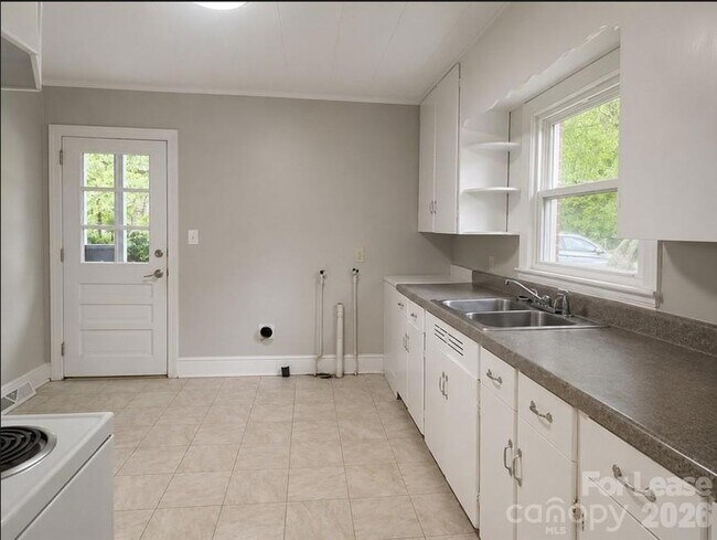 Photo - 800 Mt Holly-Huntersville Rd
