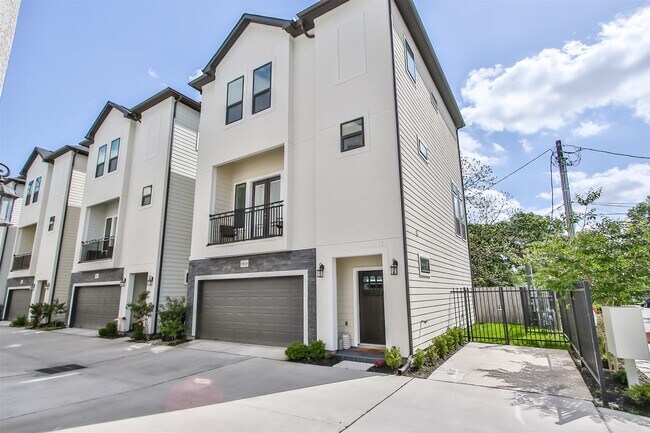 Photo - 812 Fisher St Unidad A