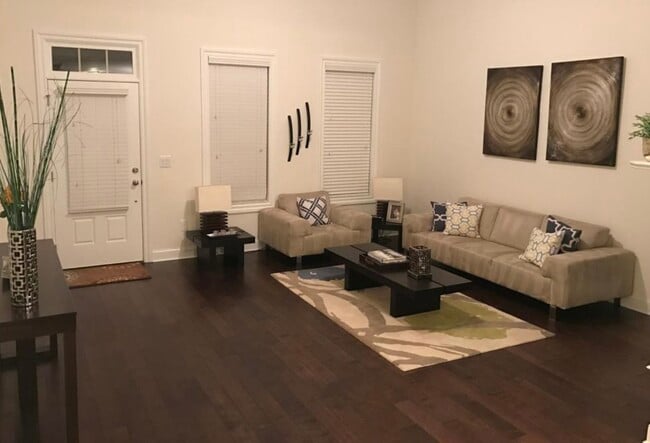 Photo - 7915 Mimosa Cir