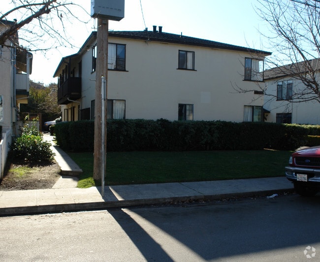 Photo - 1839 Latham St