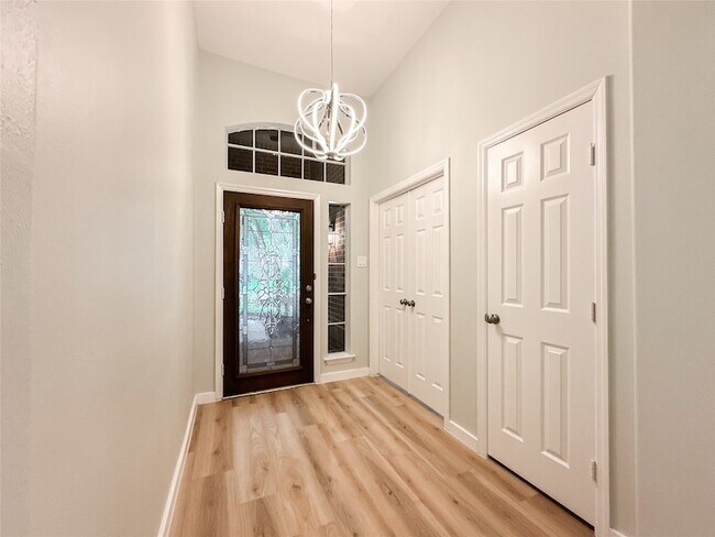 27 Auburn Path Dr