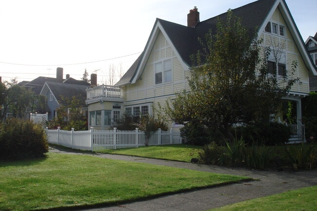 Building Photo - 3402 N 28th St Rental