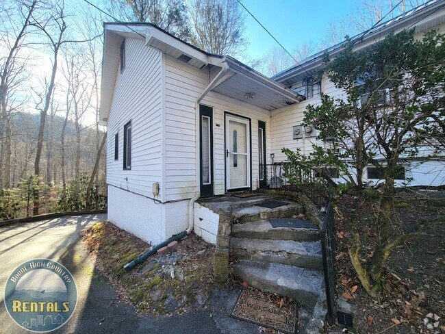 Building Photo - Two Bedroom Apartment on Shulls Mill Road