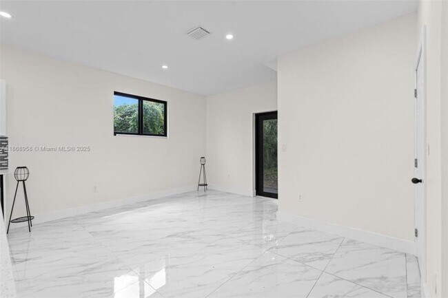 Photo - 3 bedroom in Miami FL 33150