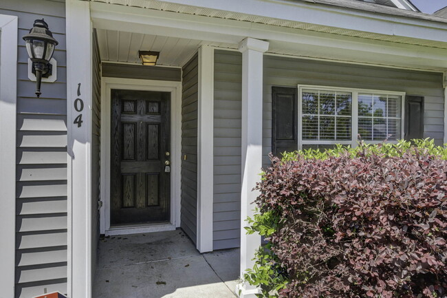 Photo - 104 Wildberry Ln