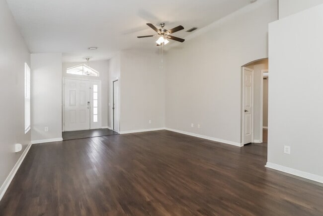 Photo - 8514 Hawbuck St