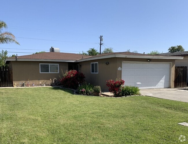 Building Photo - 3 Bedroom 2 Bath Home