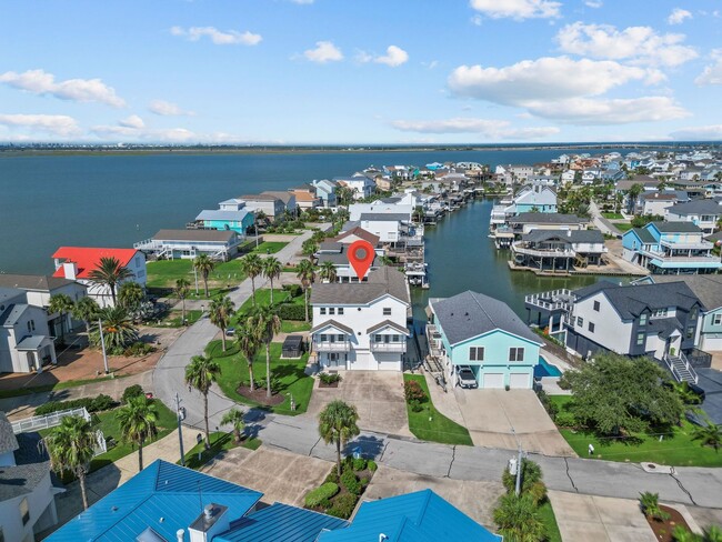 Photo - Waterfront Living at Its Best – For Rent o...