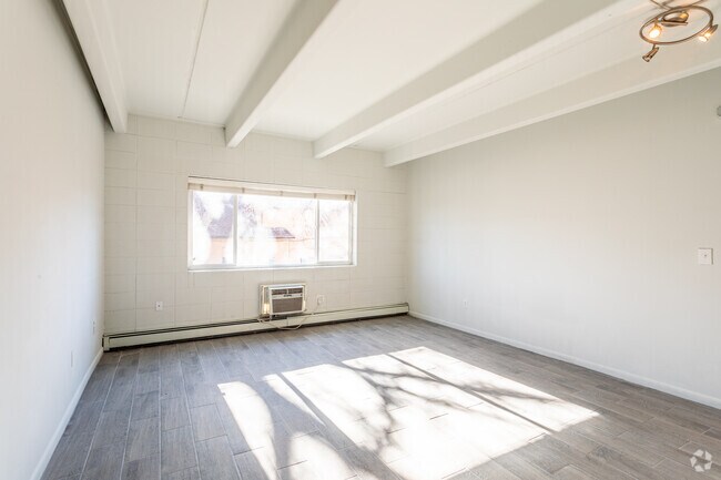 Studio - 566SF