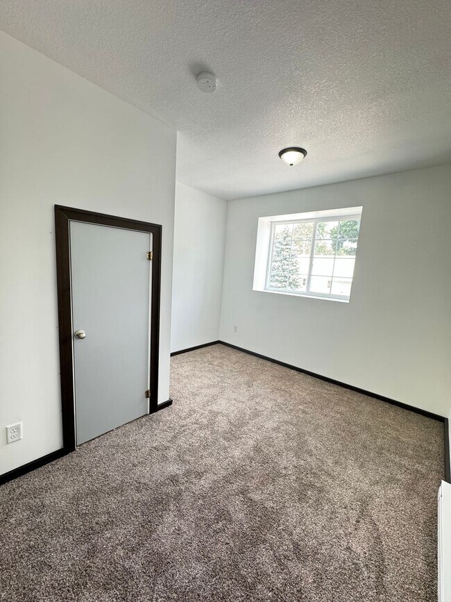 Photo - Remodeled 2-Bedroom Upper Apartment in Mil...