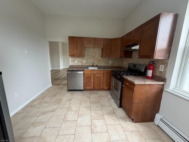150 E Main St