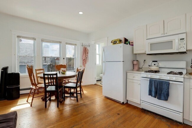 Photo - 61 Algonquin Rd Unit 2