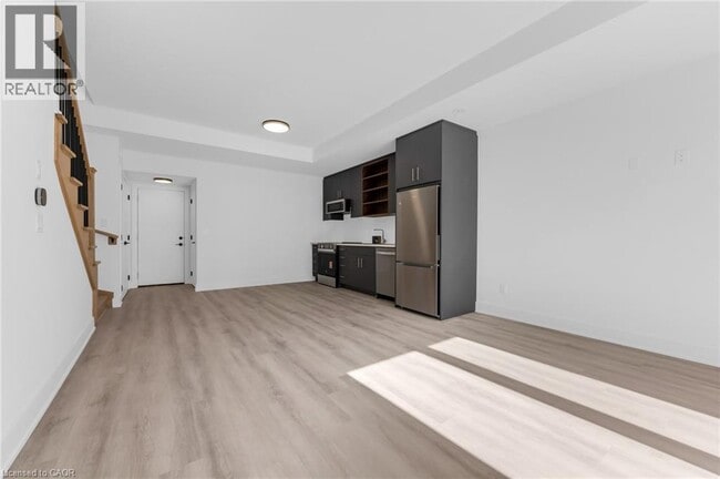 Photo - 88 EVERETT Cmn