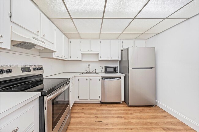 Photo - 1300 NE Miami Gardens Dr Unit 512E
