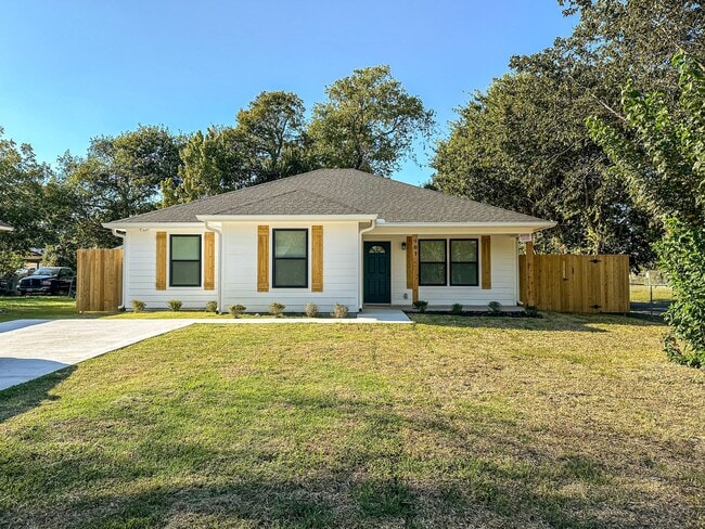 Building Photo - *NEW CONSTRUCTION* 3-Bedroom 2-Bathroom Ho...