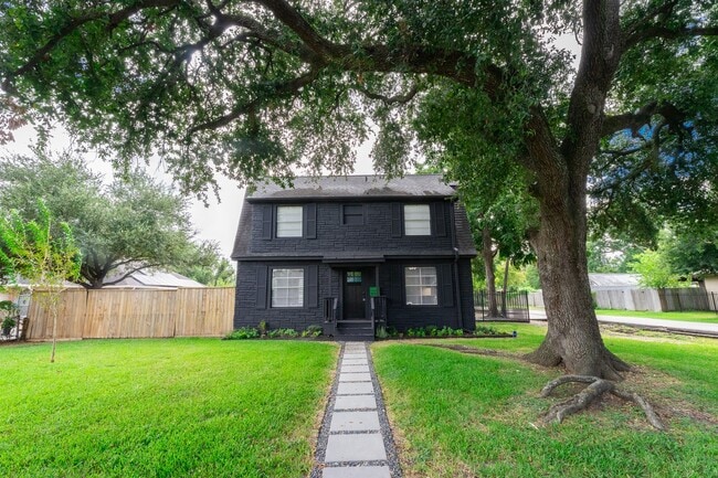 Photo - 8134 Niles St