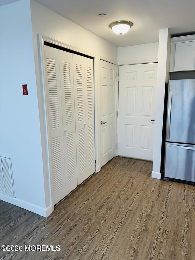 Photo - 76 Des Moines Ct