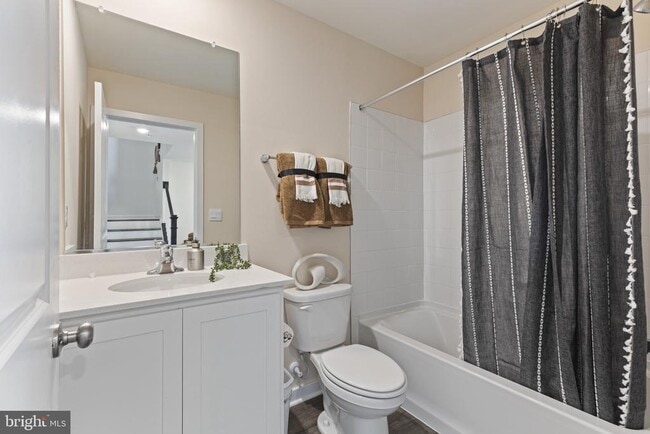 Photo - 7434 Fern Gully Way