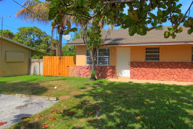 Photo - 1045 Miami Blvd