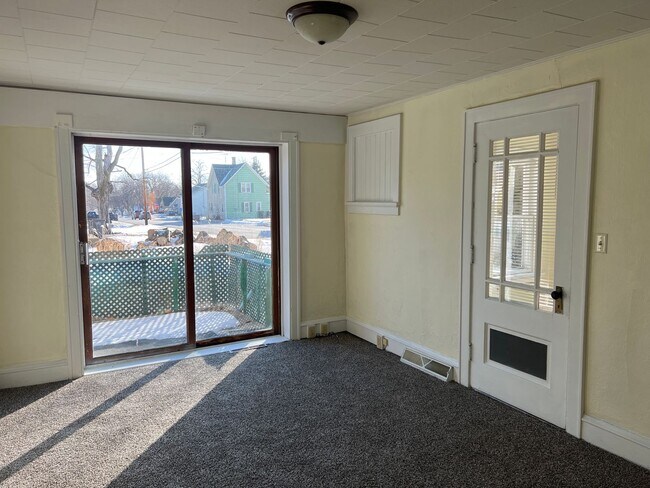 Photo - 136 N Dewey Ave Unit Lower