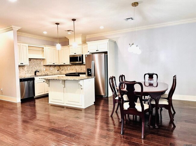 Photo - 747 Portula Ave