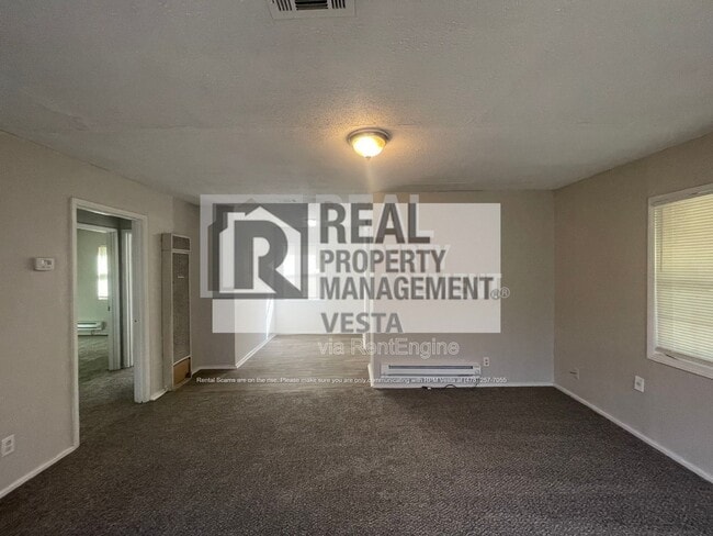 Photo - 1586 Hurley Cir