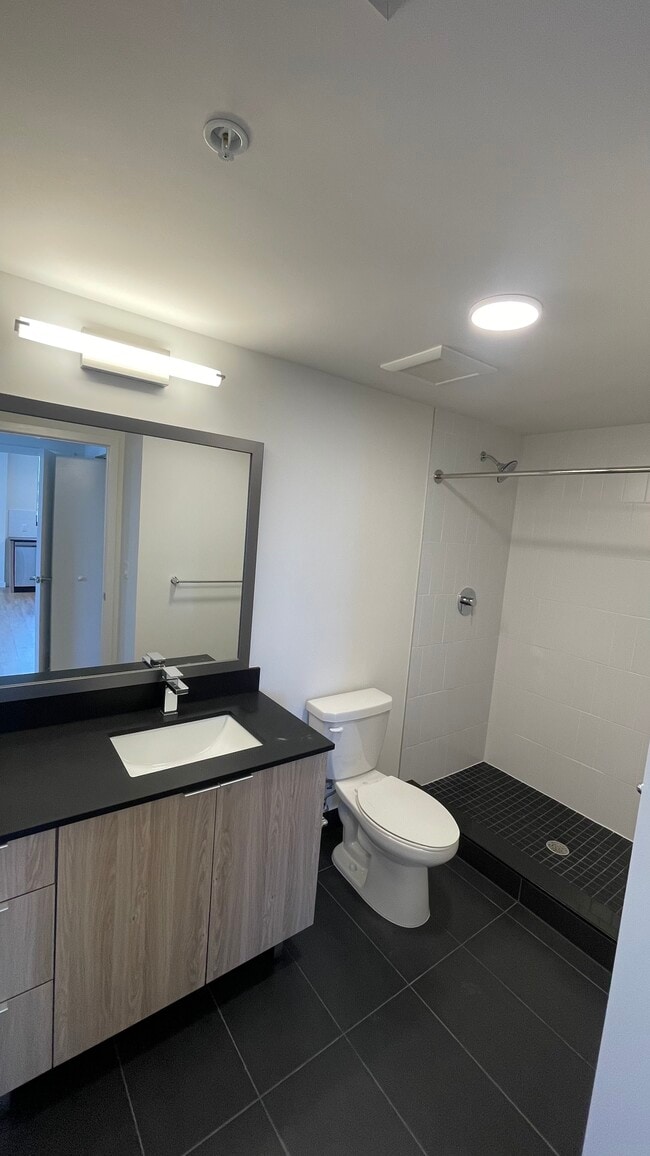 Photo - 861 E 26th St Unidad B1