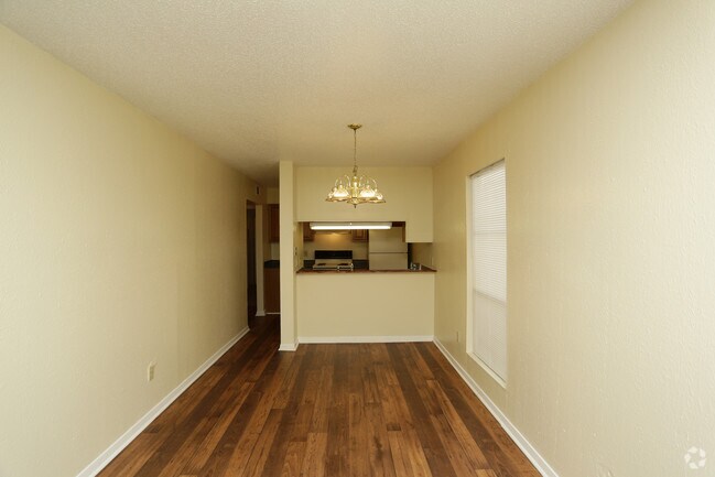 Photo - Whispering Oaks Apartments