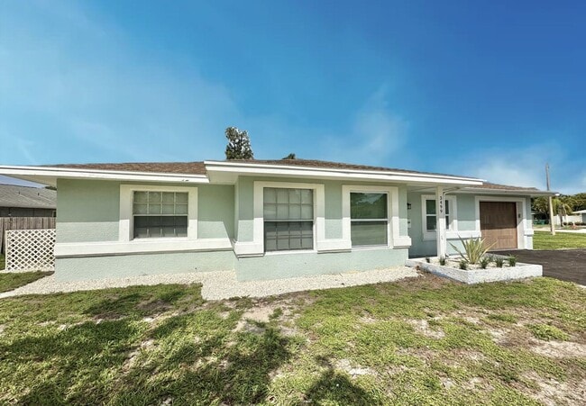 Building Photo - ** POINCIANA VILLAGE ** 4 BED / 2 BATH - SINGLE FAMILY - CENTRAL NAPLES - PET OK! - ANNUAL RENTAL