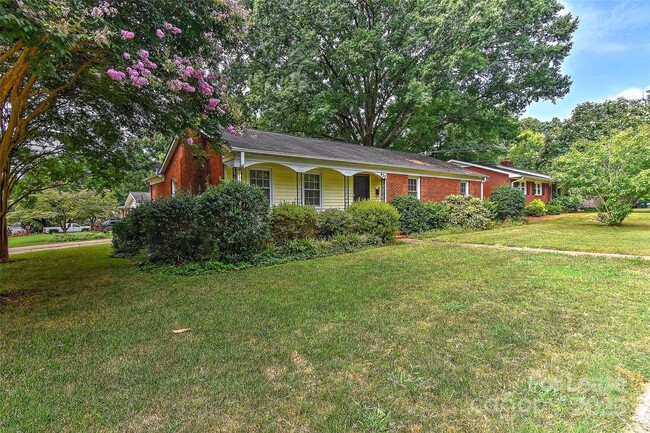 Photo - 420 Seneca Pl