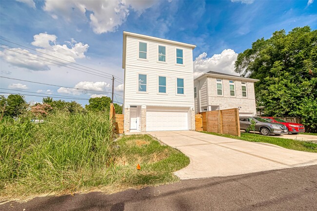 Photo - 6538 Cohn St