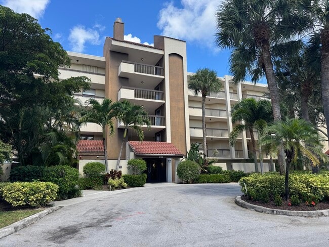 Building Photo - 955 Egret Cir Unit 201