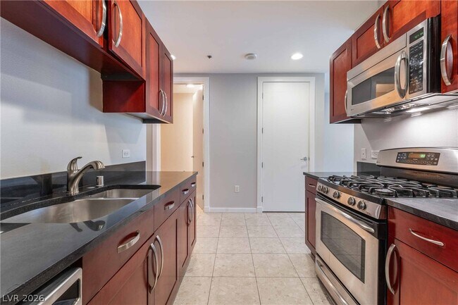 Photo - 4575 Dean Martin Dr Unidad 802