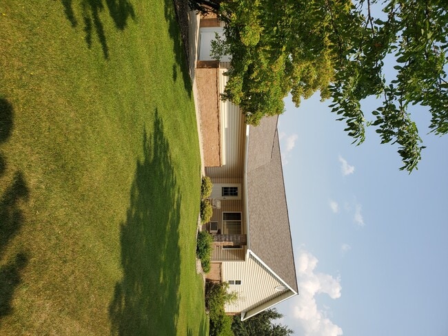 Photo - 100 7th St NE