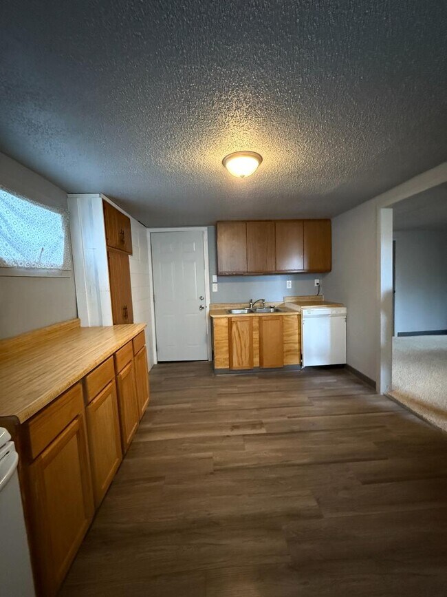 718 Box Elder Rd W