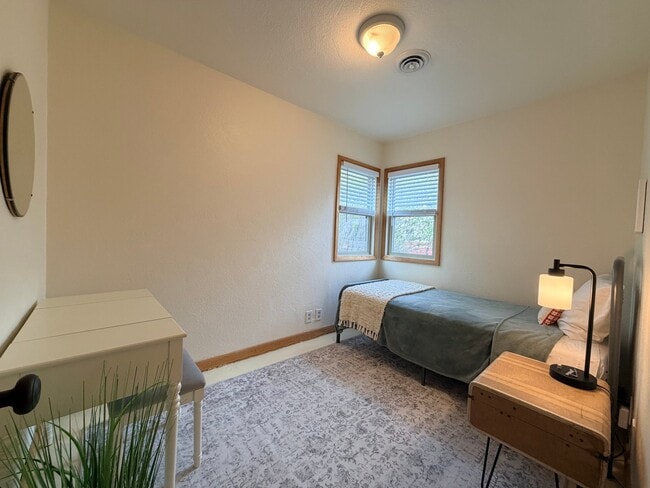 Photo - 405 S 12th St