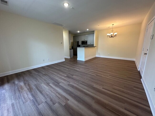 Photo - Lenox Village Condo!  Newly Renovated 2 Be... Unidad U-10