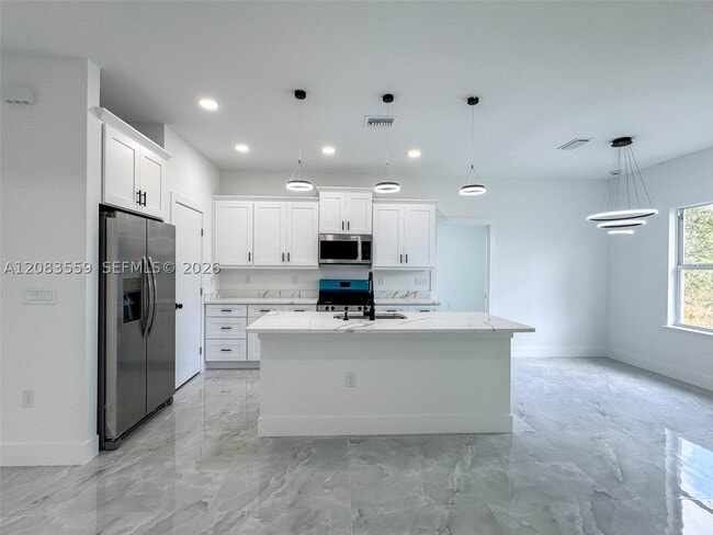 852 Belden Ave