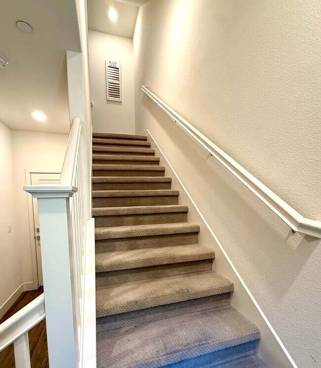 Photo - 204 Plum Tree St