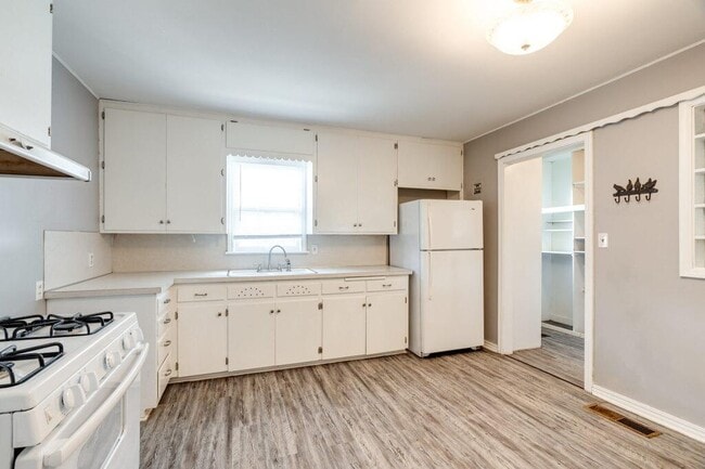 Photo - 5228 N Hudson Ave