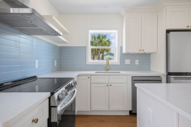 Photo - 40-40 Isabella St