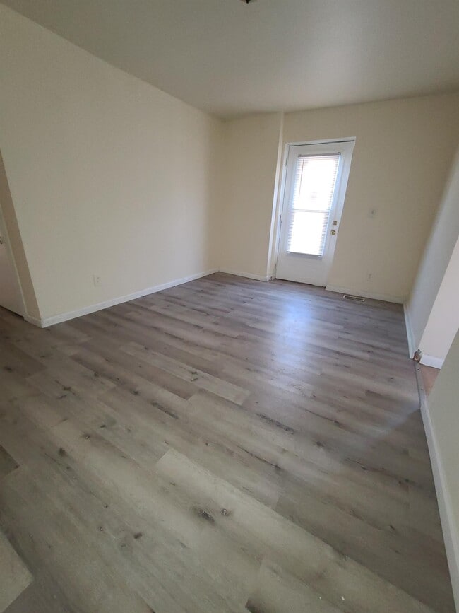 Photo - 6165 Delancey St