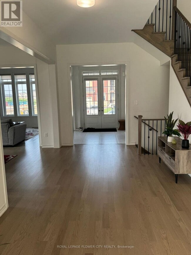 Photo - 32 Twinleaf Cres