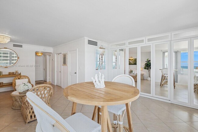 Photo - 2899 Collins Ave Unidad 1025