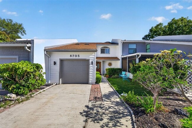 Building Photo - 8705 Bay Pointe Dr