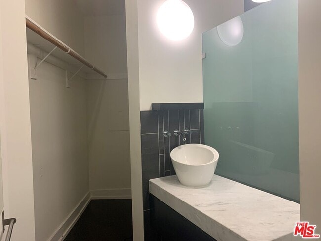 Photo - 727 W 7th St Unidad 415