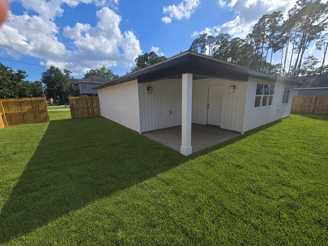 Photo - 202 Mackerel St