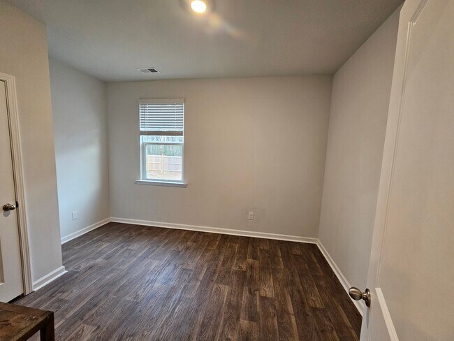 Photo - 141 Ivory Shadow Rd