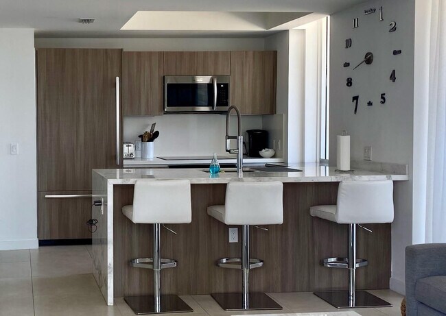 Building Photo - 401 N Birch Rd Unit 415