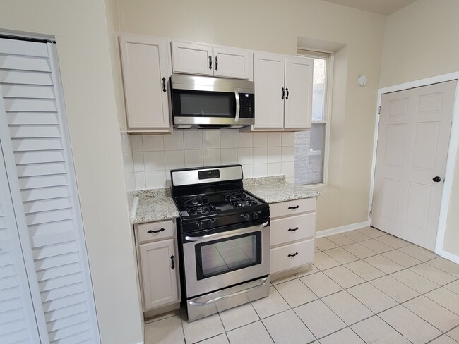 Photo - 1107 N Hermitage Ave Unidad 1R